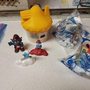 Smurfs Adventure Playset with Yellow House and Figures